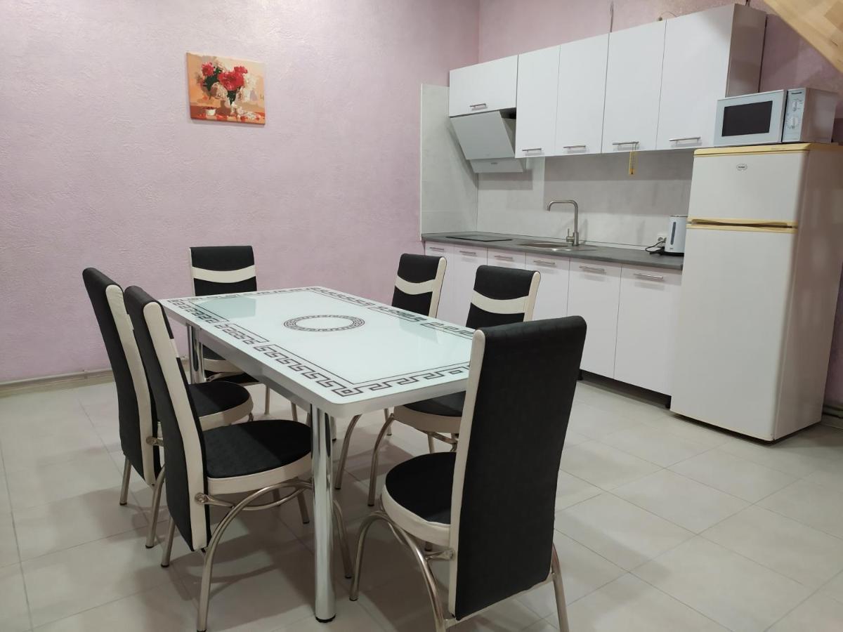 Апартаменти З Двома Спальнями І Кухнею Yaremche Exterior photo